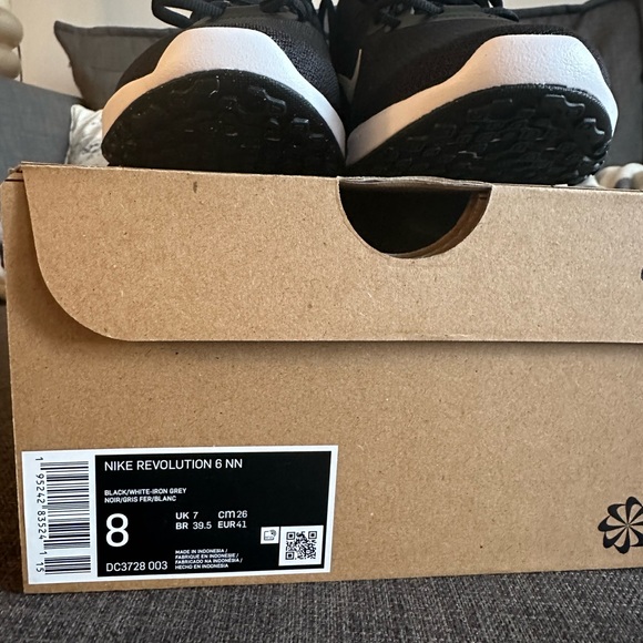 New in Box Nike Revolution 6 NN Men 8 - Picture 5 of 5